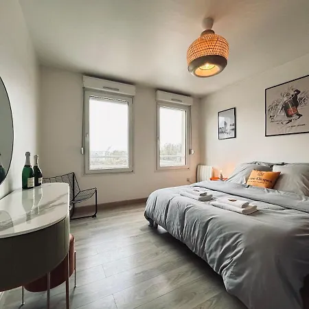 Champagne T3 Avec Balcon Et Garage Vue Basilique 公寓